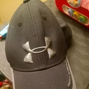 Under armour youth medium hat nwot